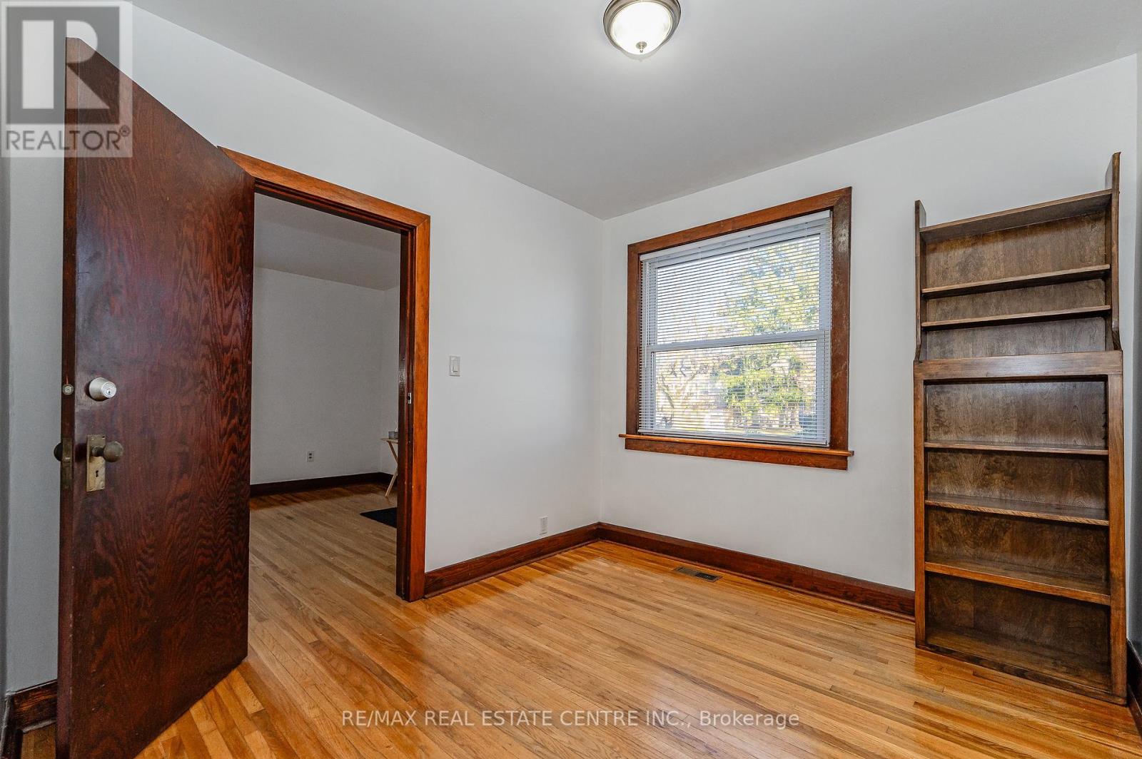 10 VIMY ST