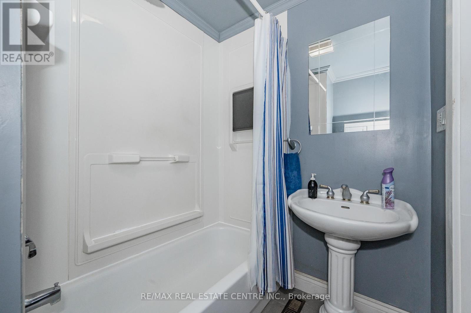 10 VIMY ST