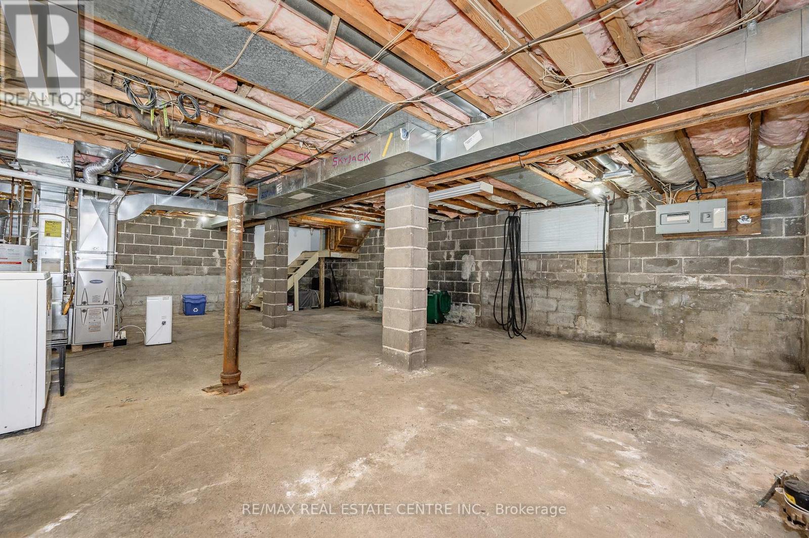 10 VIMY ST