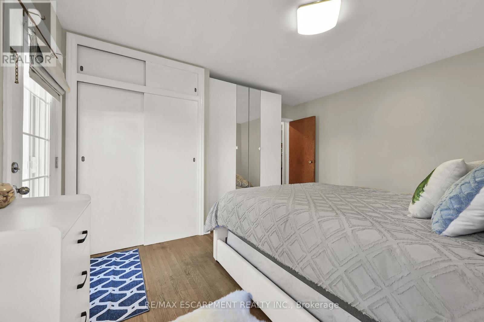 33 DUDHOPE AVE