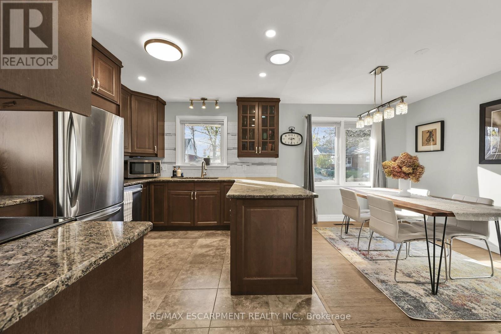 33 DUDHOPE AVE