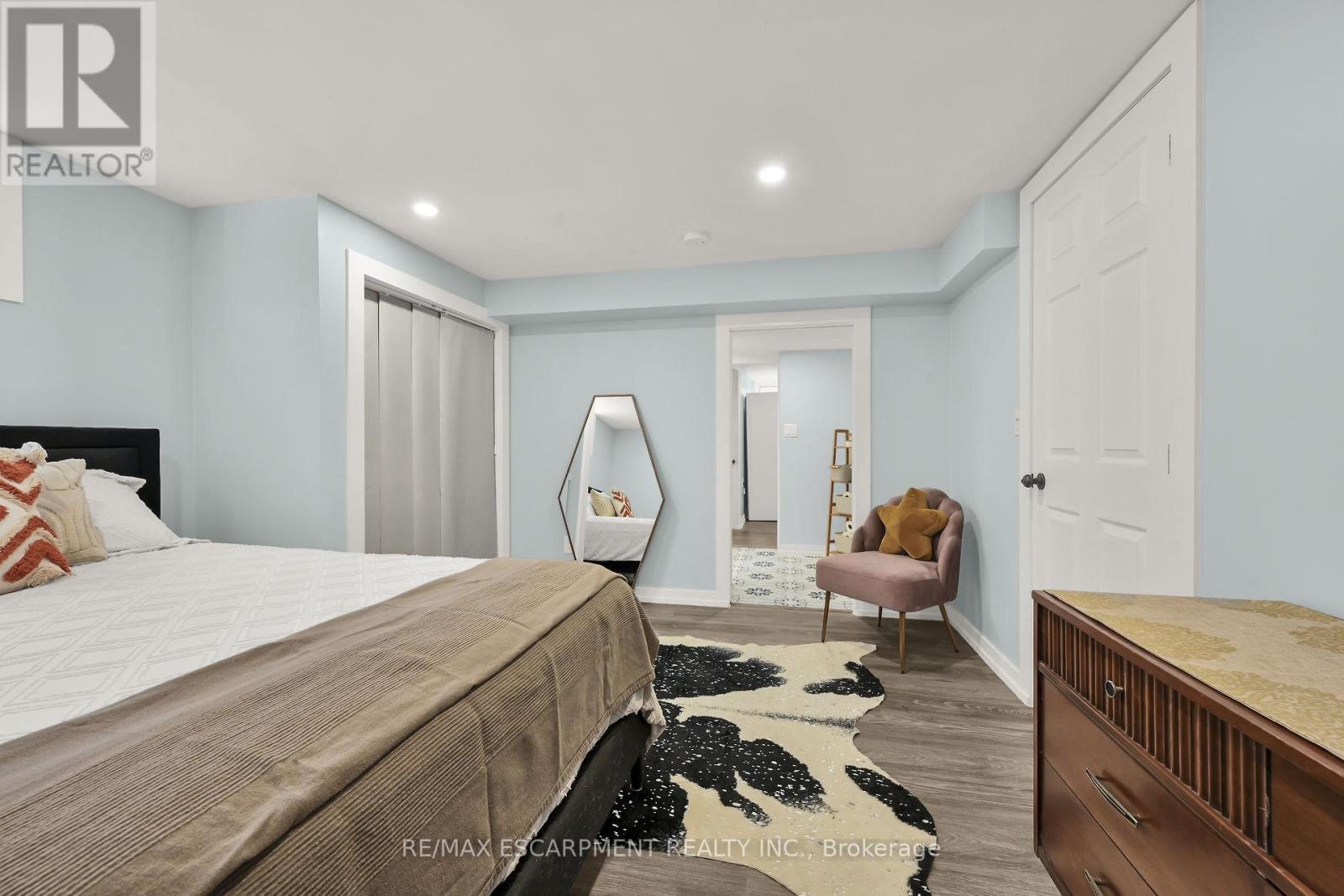 33 DUDHOPE AVE