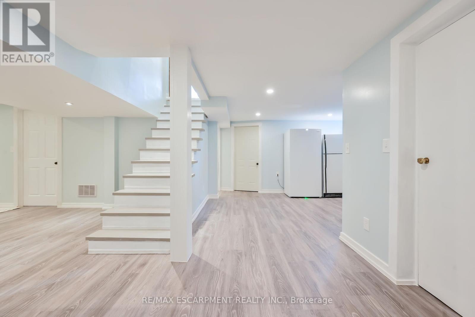 33 DUDHOPE AVE