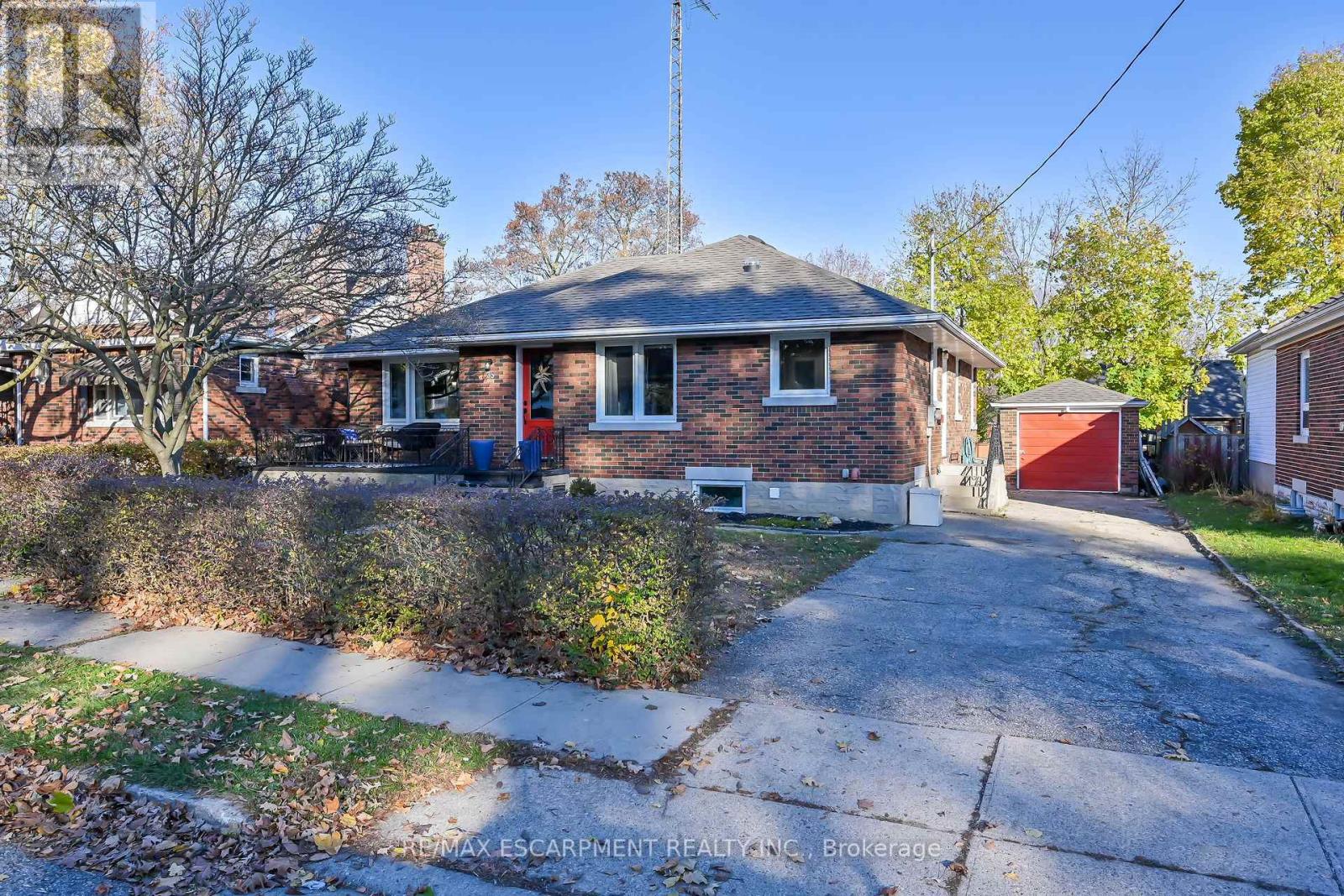 33 DUDHOPE AVE