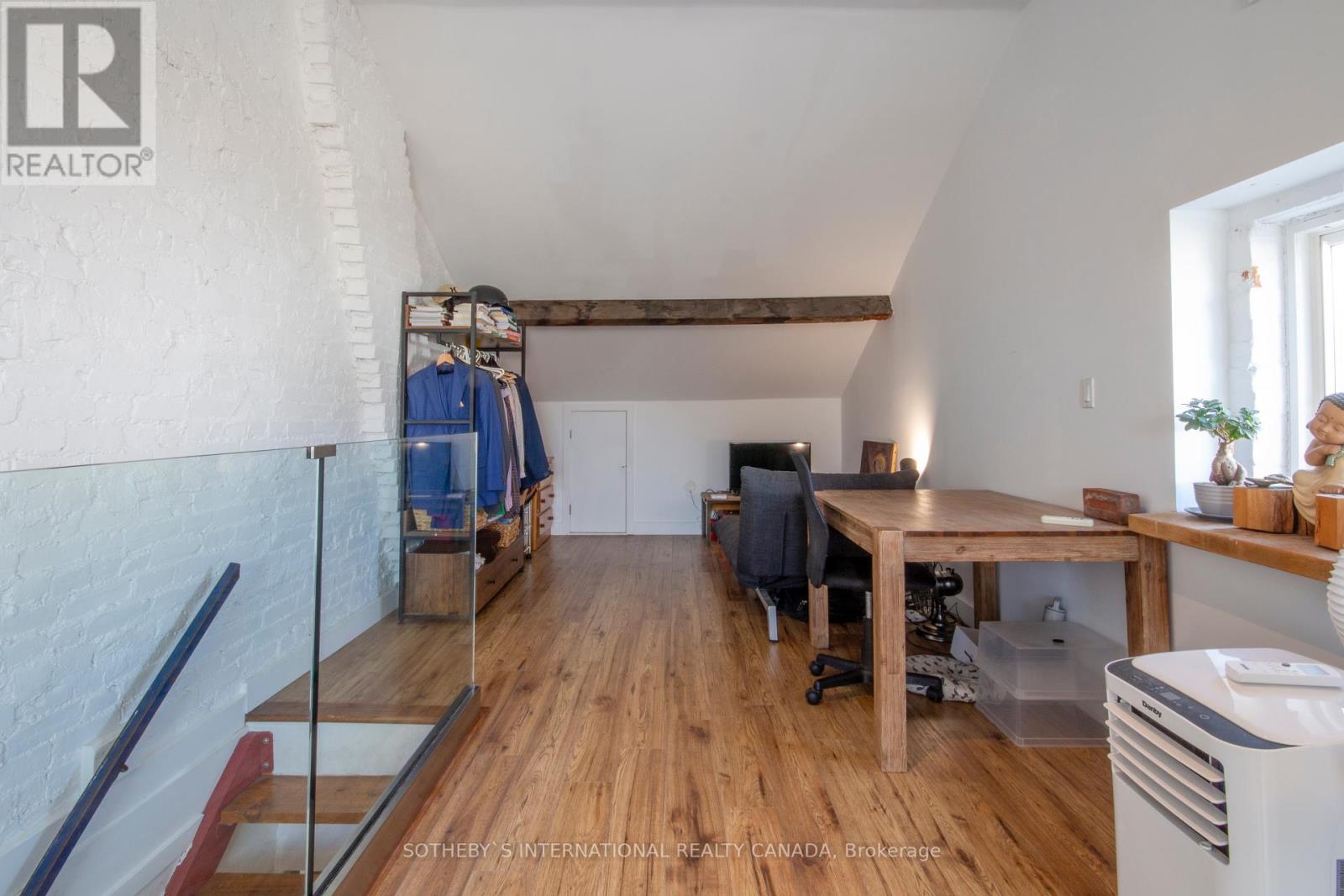 334 JAMES ST N