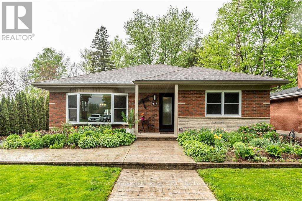 47 BLOSSOM AVE