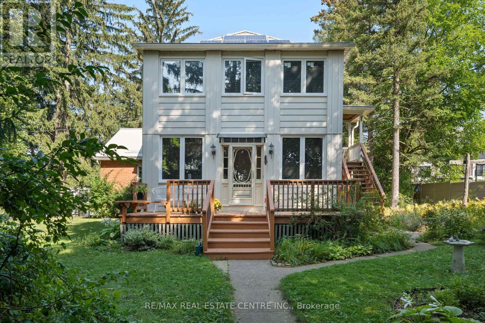 135 ELGIN ST N