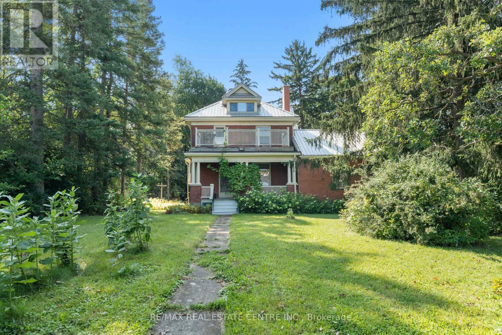 135 ELGIN ST N