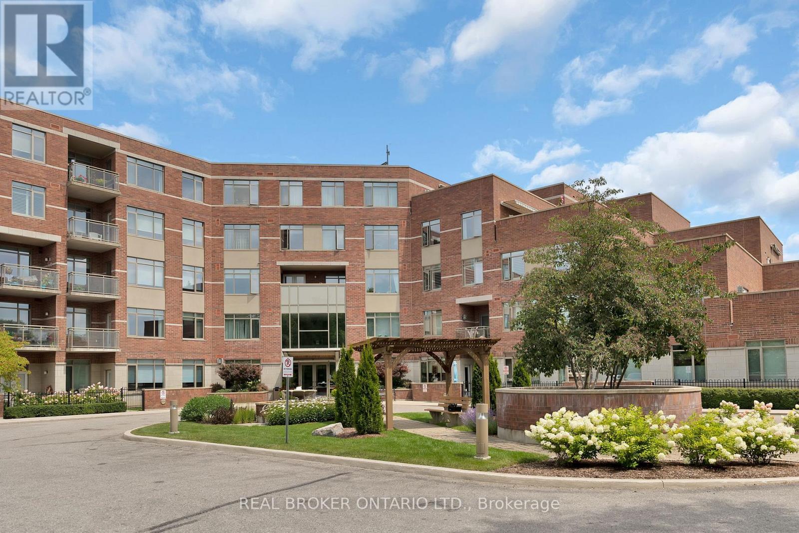 #113 -400 ROMEO ST N, #113