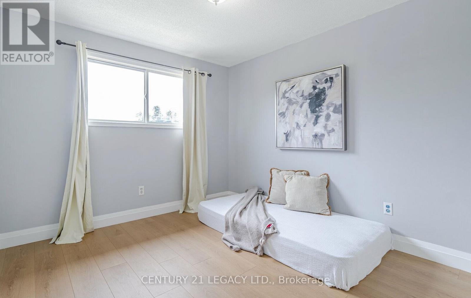 322 BENESFORT CRES