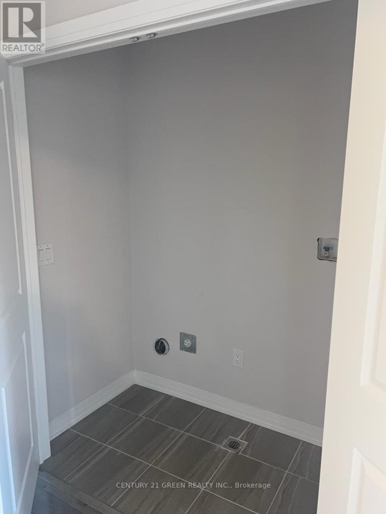 #104 -585 COLBORNE ST E, #104