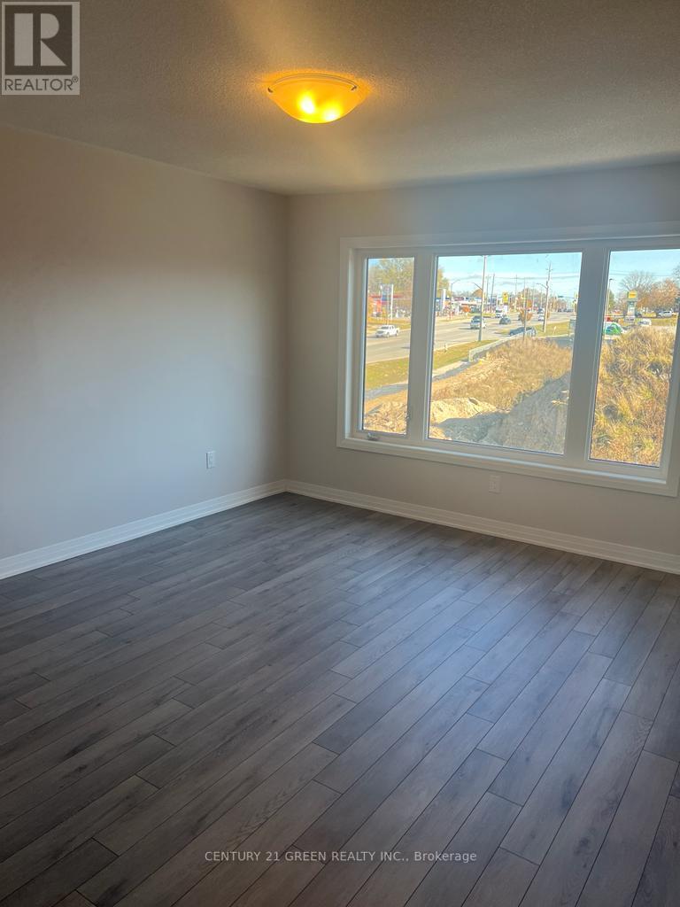 #104 -585 COLBORNE ST E, #104