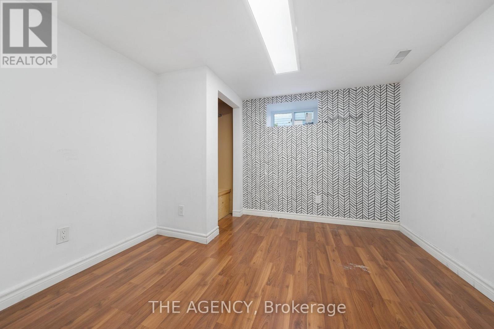 147 DUNDAS ST