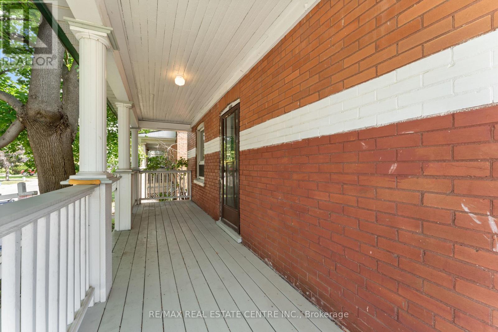 205 DOLPH ST N