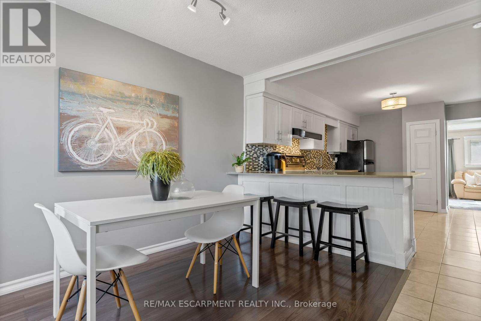 66 VANSITMART AVE