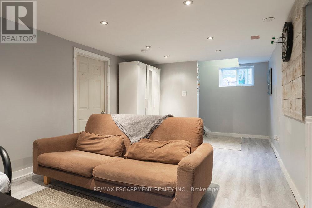 79 WEST 32ND ST