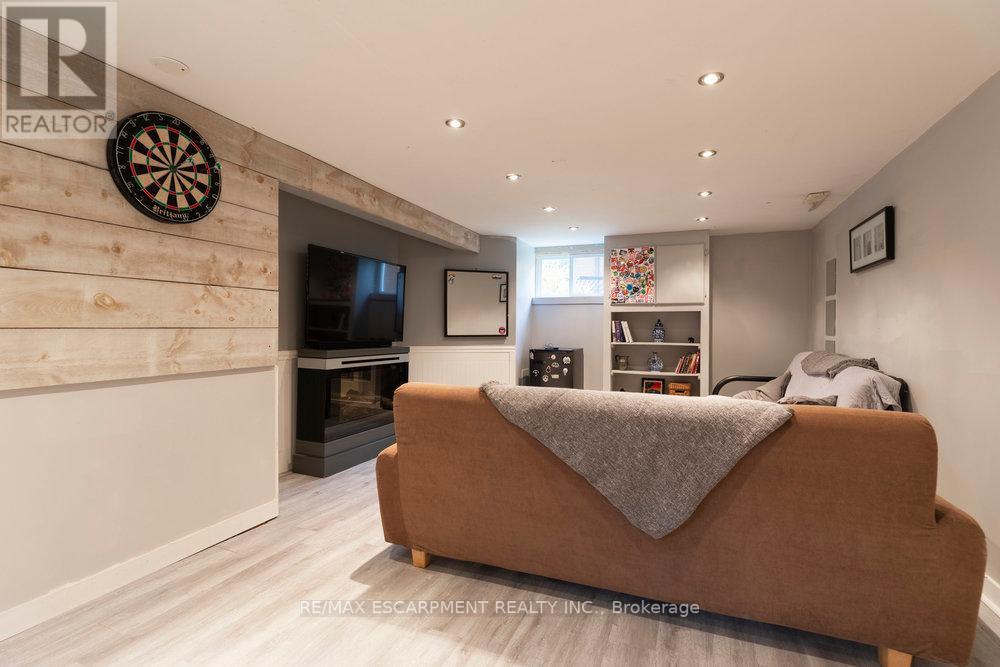 79 WEST 32ND ST