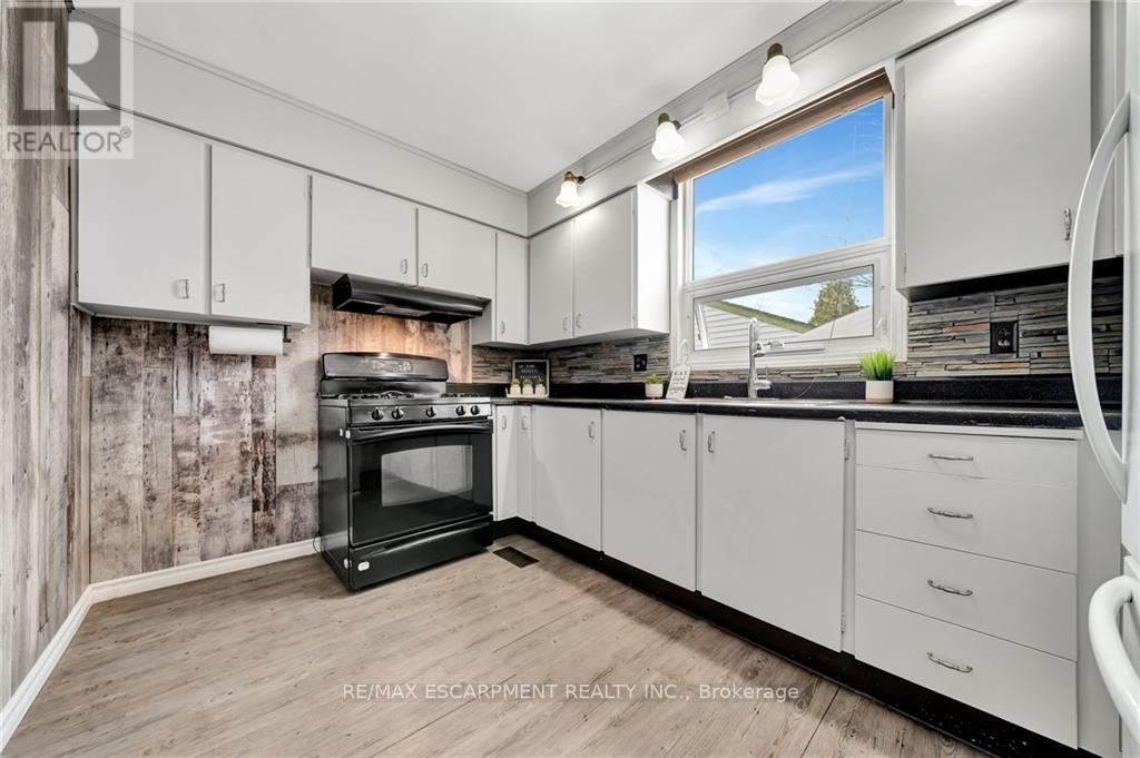 34 EAST 44TH ST