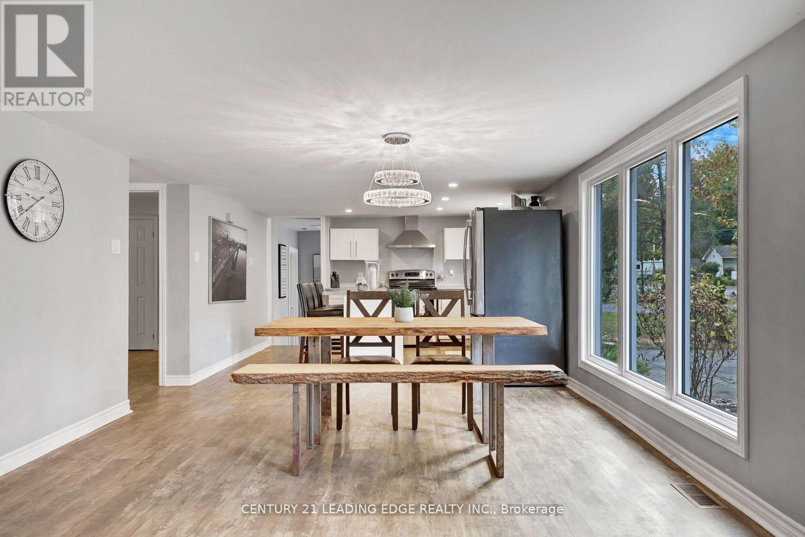 711 BAYVIEW DR