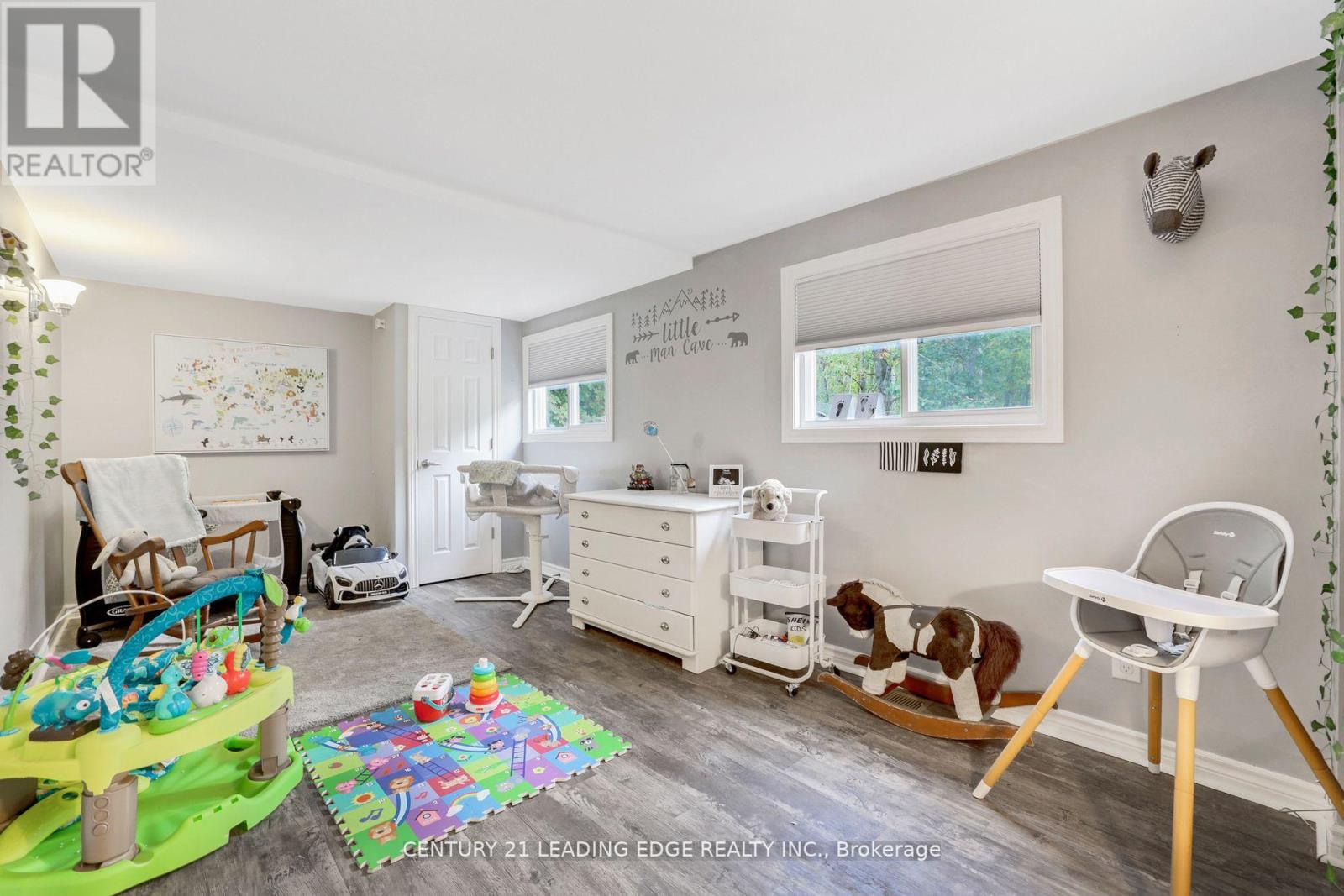 711 BAYVIEW DR