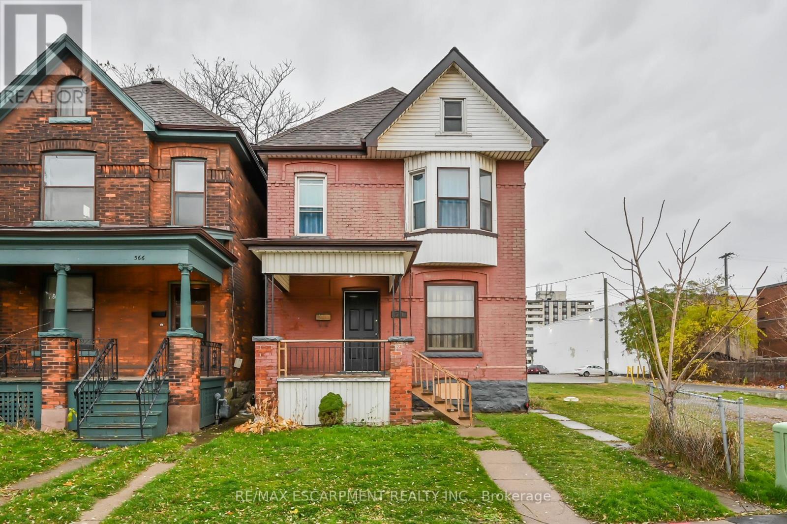 564 KING ST E