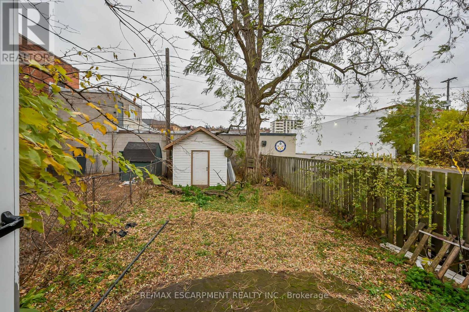 564 KING ST E