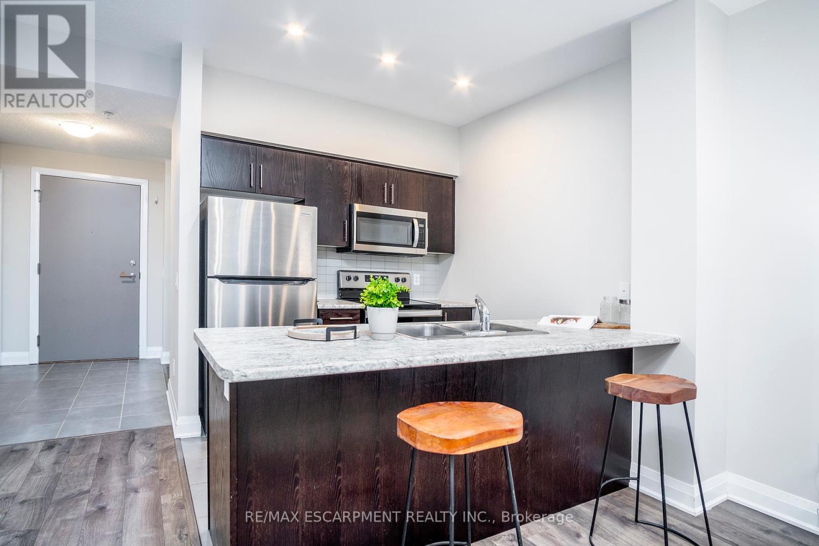 #218 -16 CONCORD PL, #218