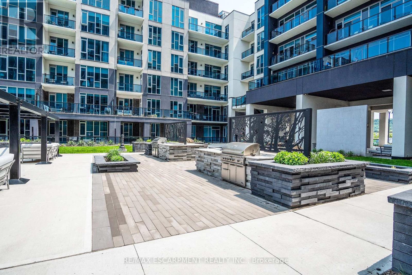 #218 -16 CONCORD PL, #218