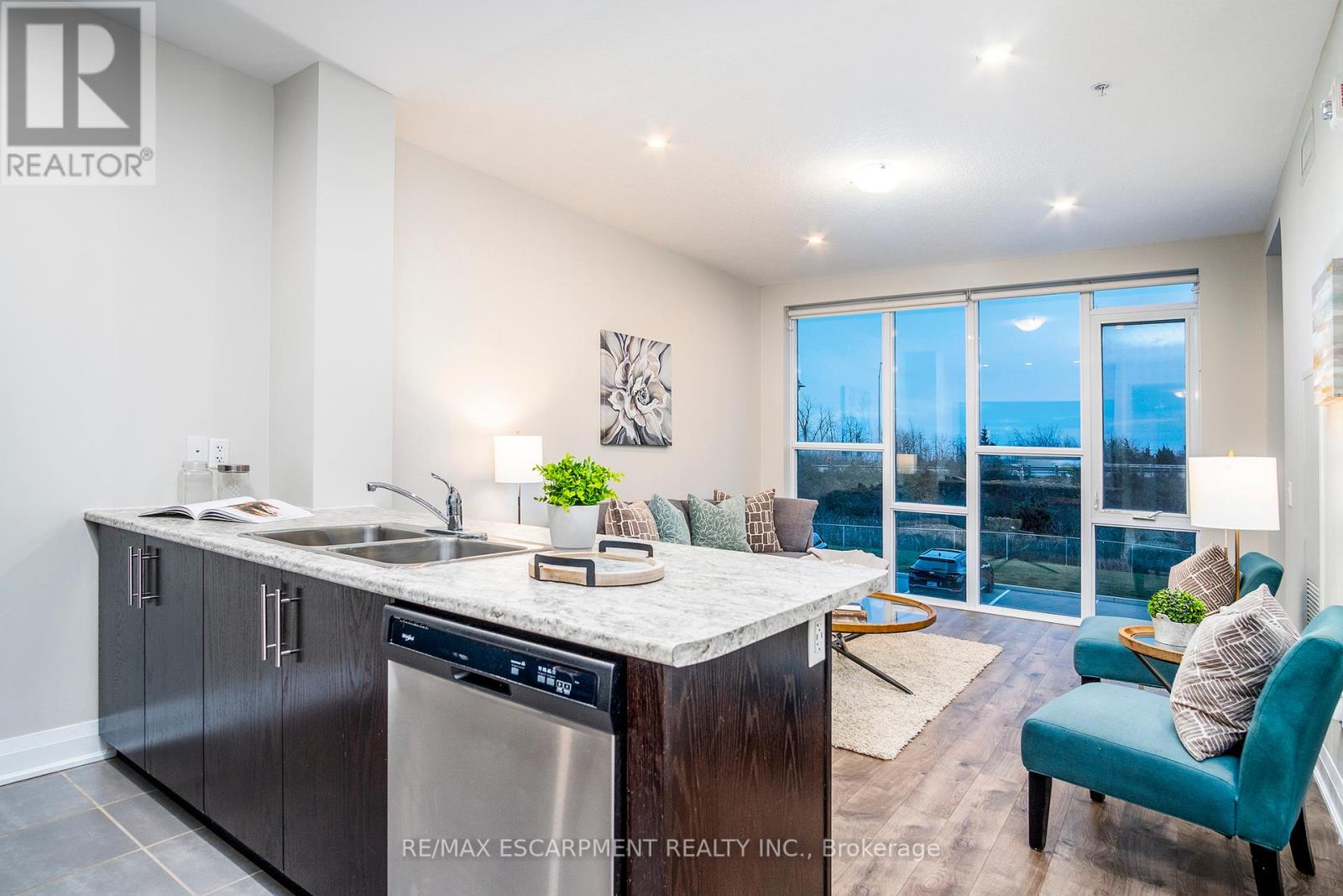 #218 -16 CONCORD PL, #218