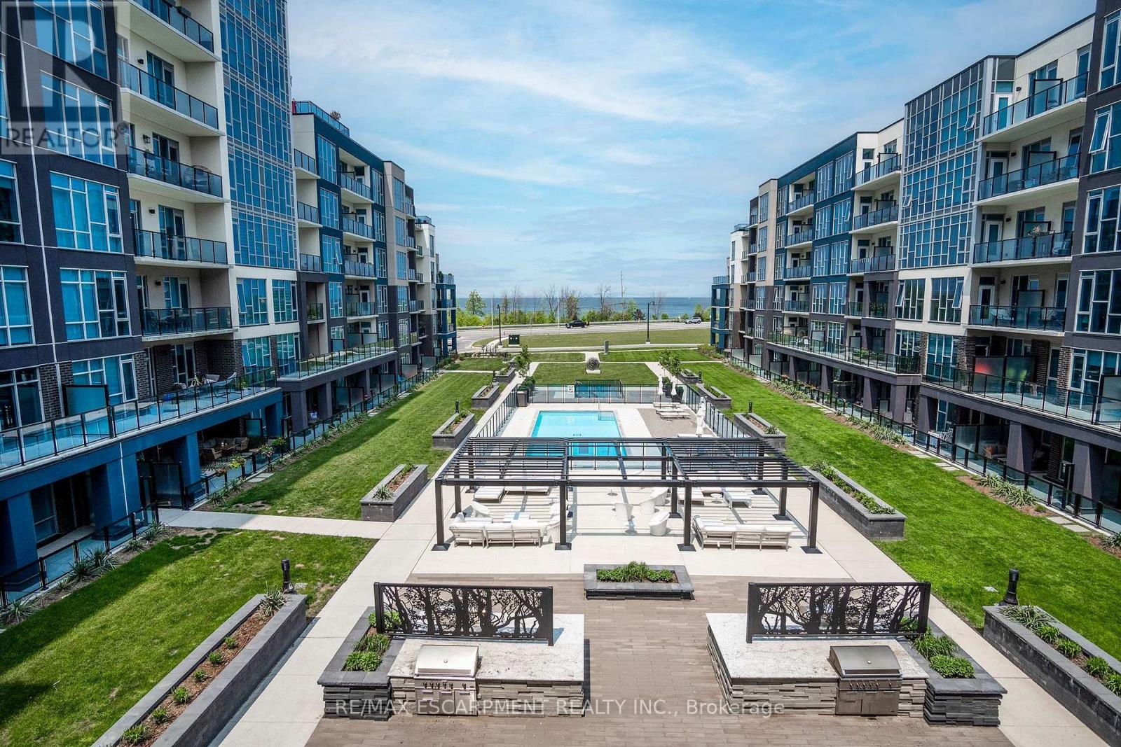 #218 -16 CONCORD PL, #218