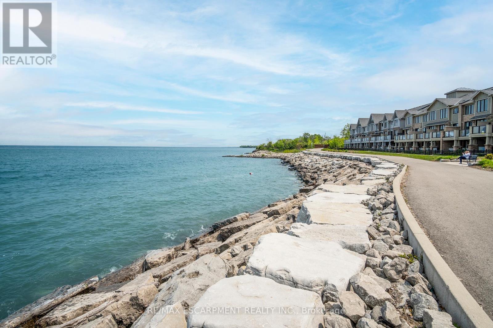#218 -16 CONCORD PL, #218