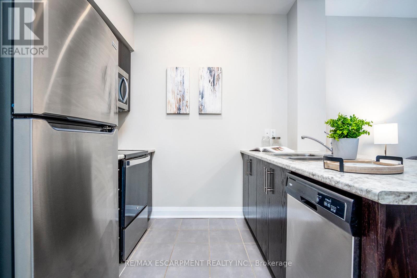 #218 -16 CONCORD PL, #218