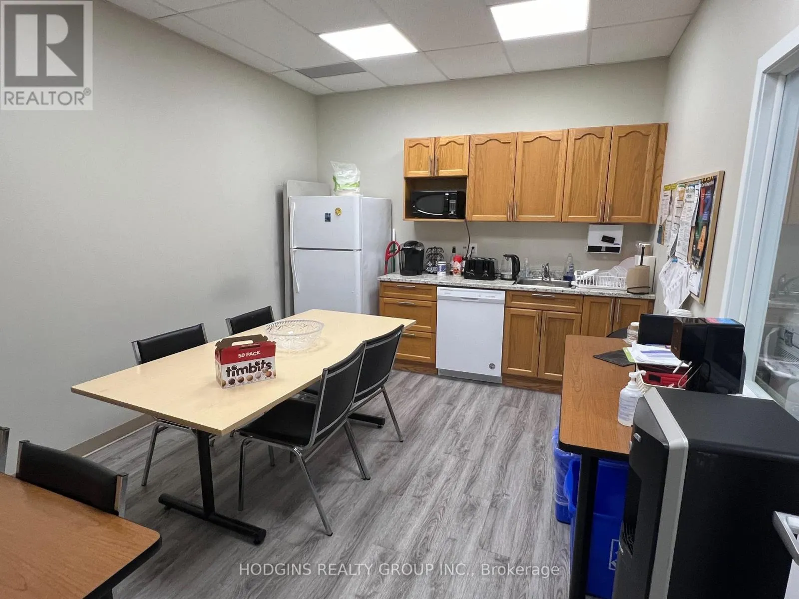 220-221 - 505 PARK ROAD N