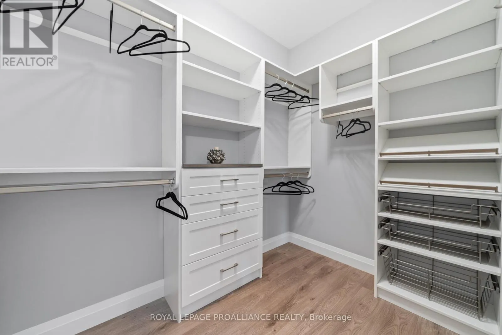 5 MACKENZIE JOHN CRESCENT