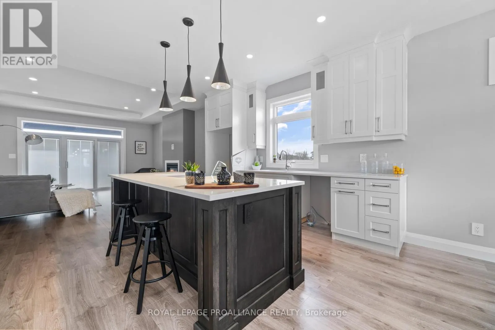 5 MACKENZIE JOHN CRESCENT