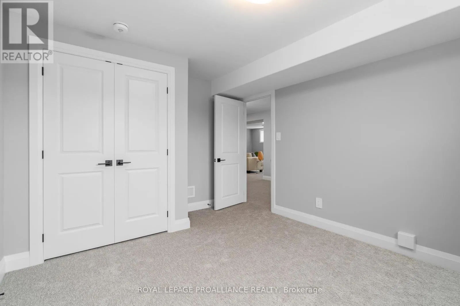 5 MACKENZIE JOHN CRESCENT