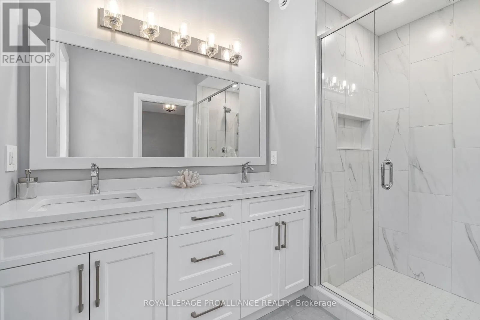 5 MACKENZIE JOHN CRESCENT