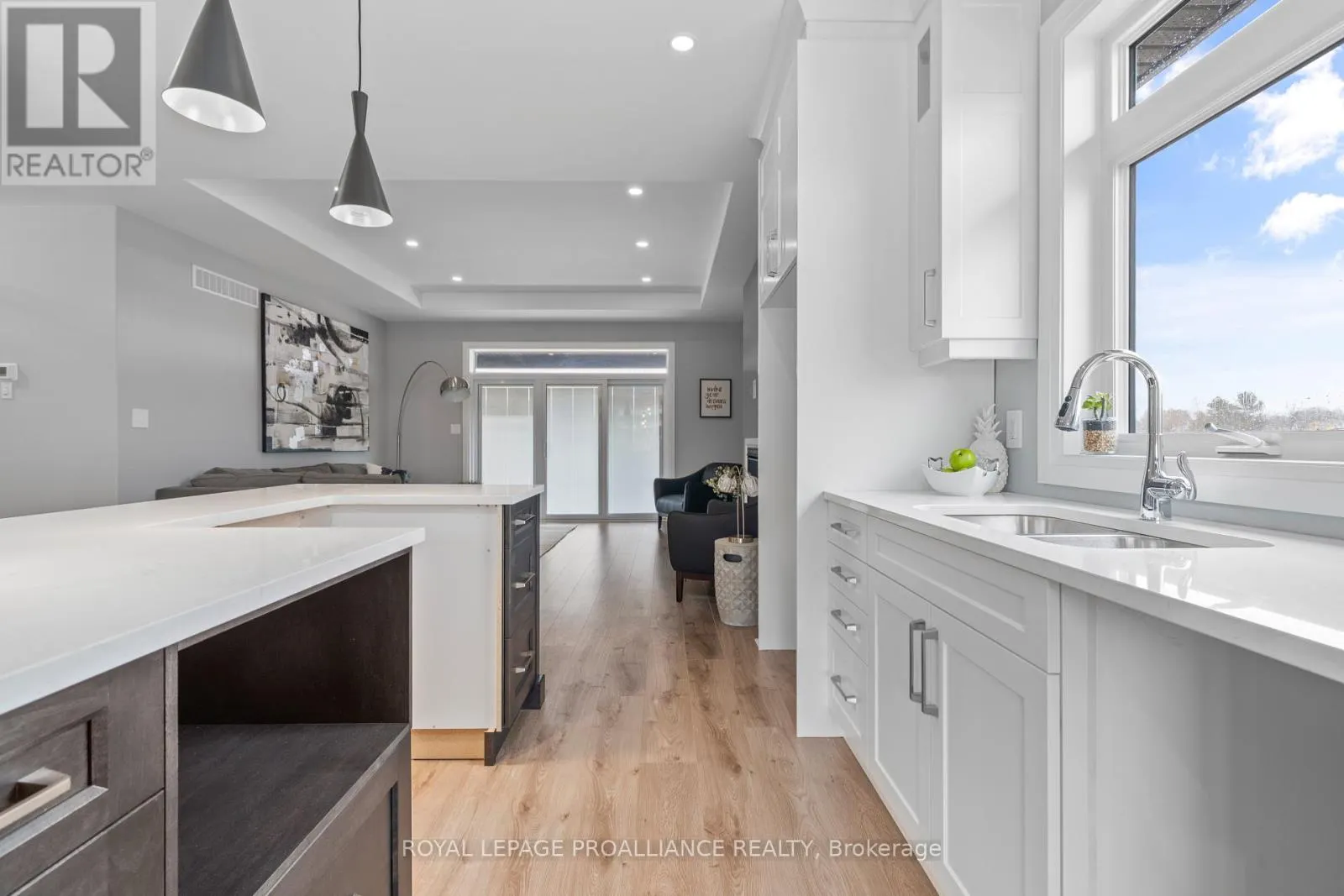 5 MACKENZIE JOHN CRESCENT