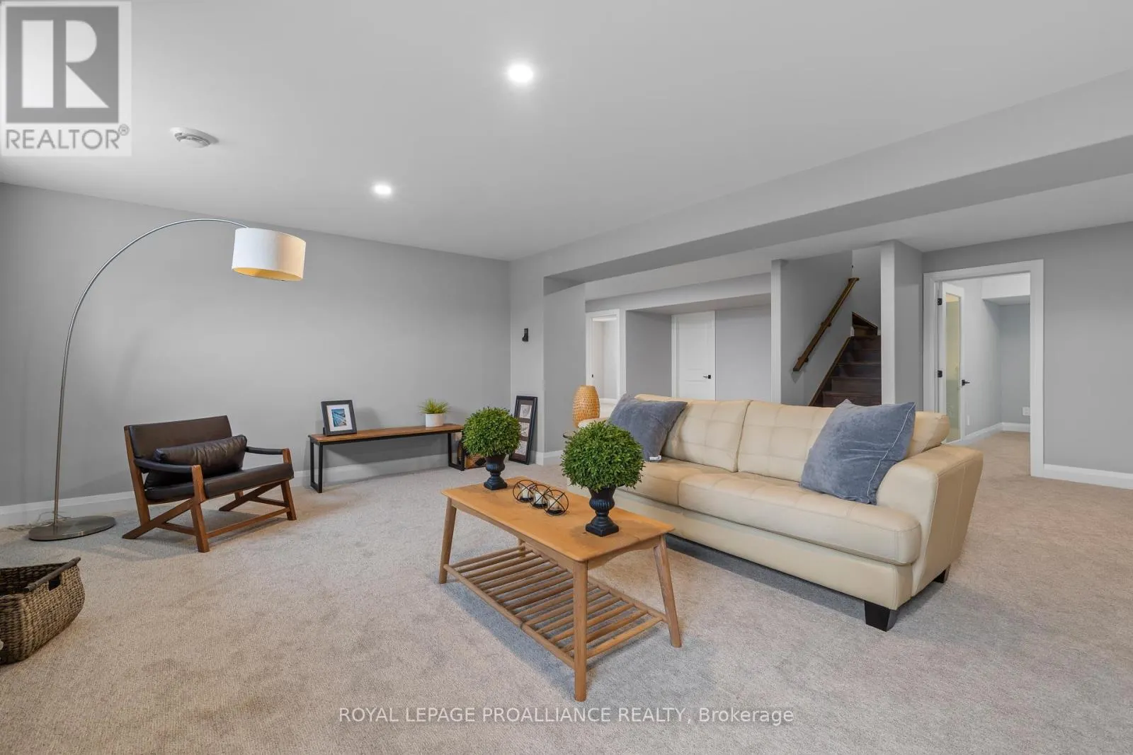 5 MACKENZIE JOHN CRESCENT