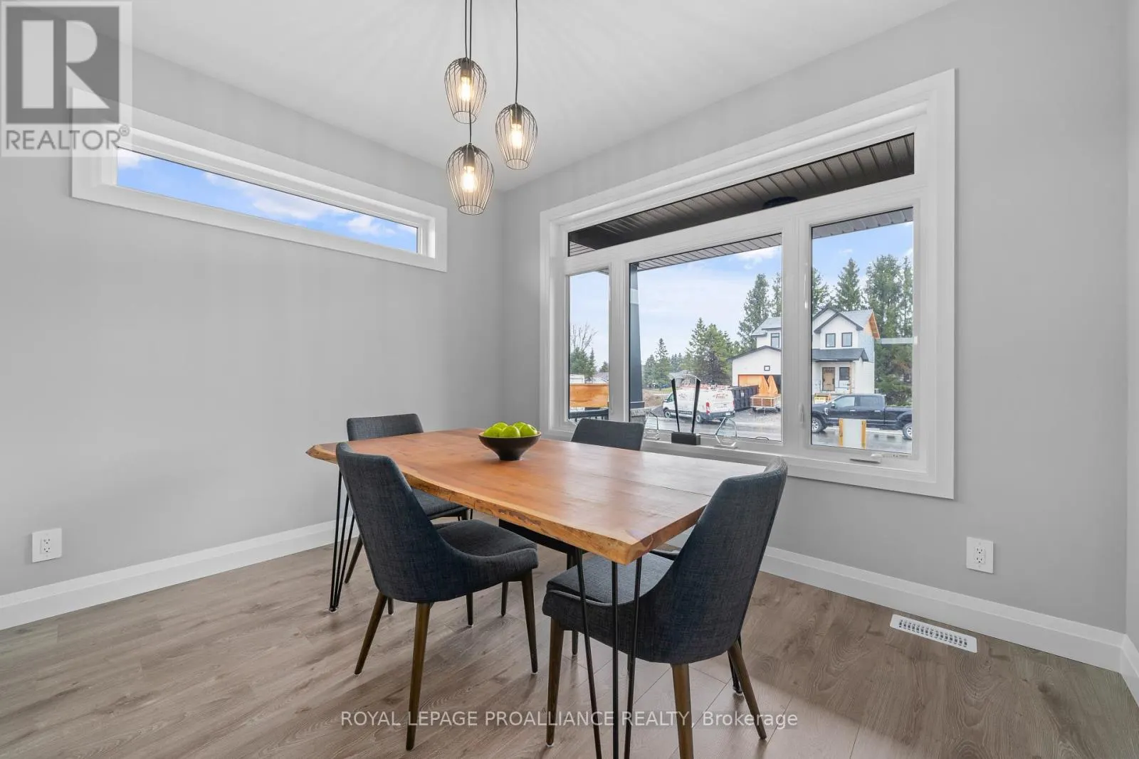 5 MACKENZIE JOHN CRESCENT