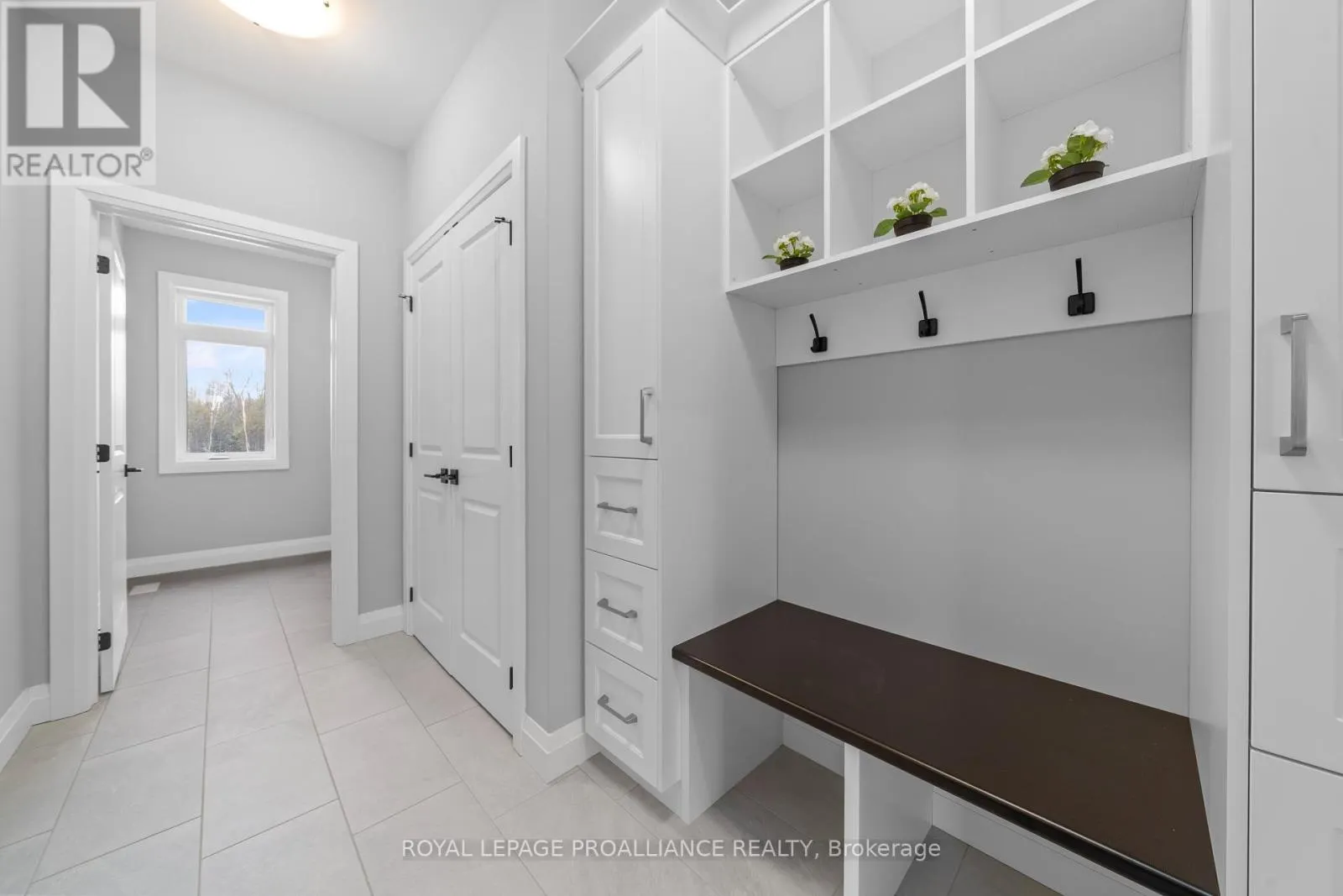 5 MACKENZIE JOHN CRESCENT