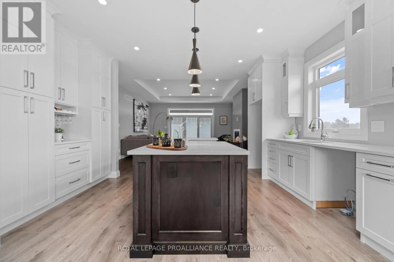 5 MACKENZIE JOHN CRESCENT