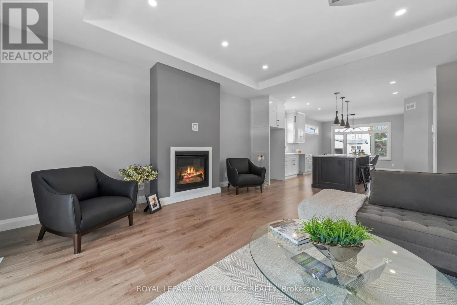 5 MACKENZIE JOHN CRESCENT