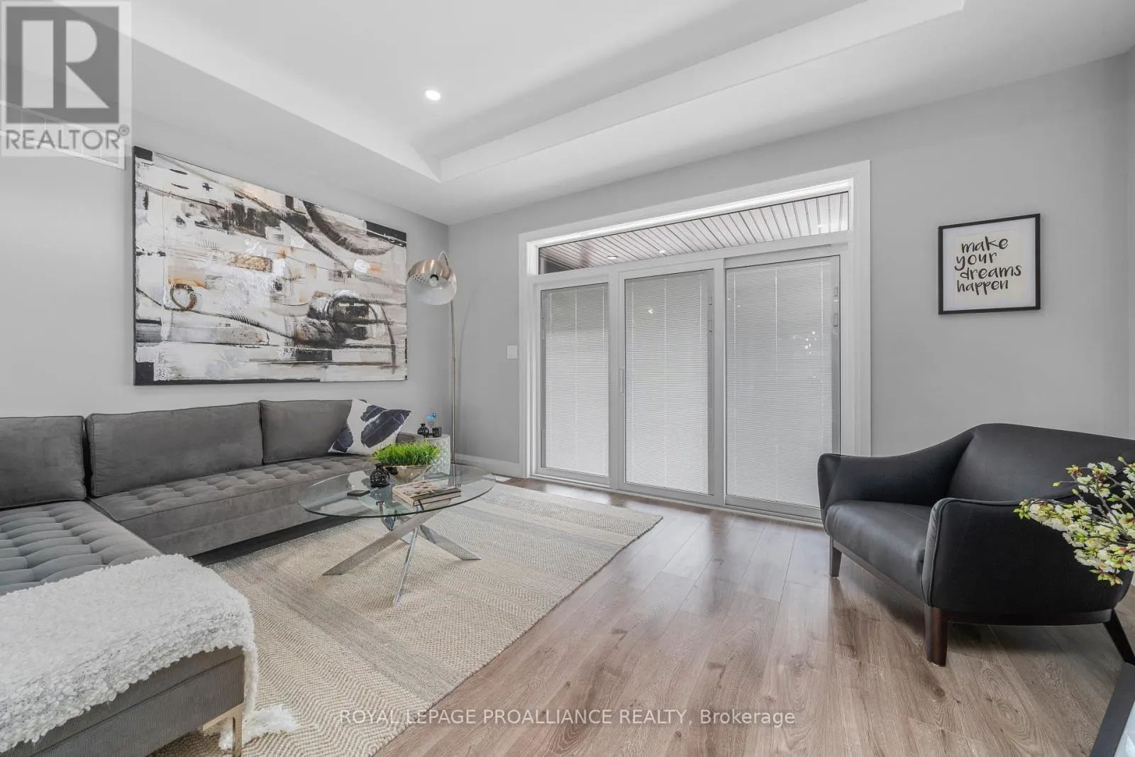 5 MACKENZIE JOHN CRESCENT