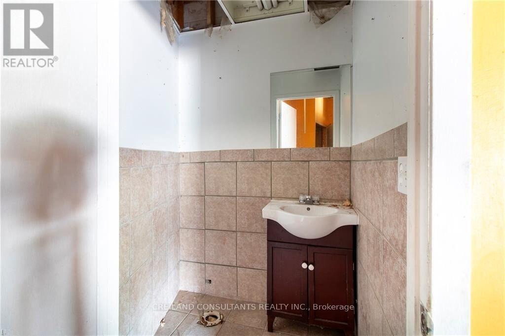 124636 SIMCOE STREET S