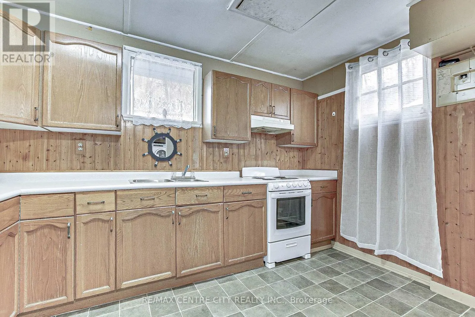 435 EDITH CAVELL BOULEVARD