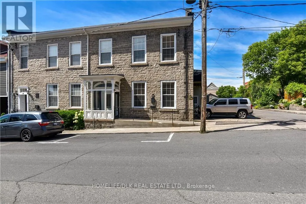 32 APPLE STREET