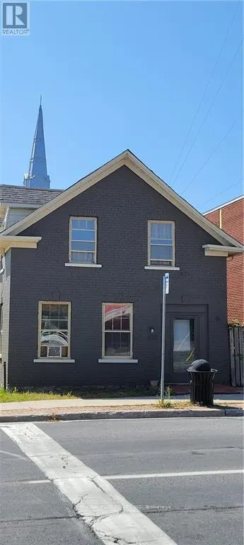 402 PITT STREET