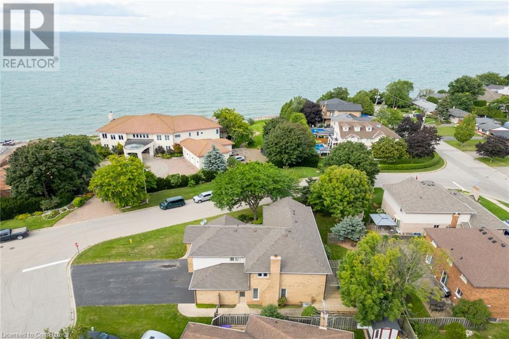 3 SHORELINE Crescent