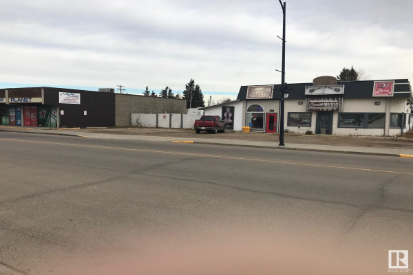 9913,9915 100 Street, Morinville